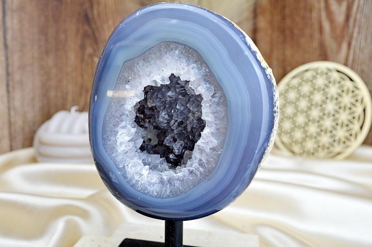 ACHATOVÁ Geóda na stojane #3 -1kg-Duchovný rast, Emocionálna úľava, Odvaha, Harmónia