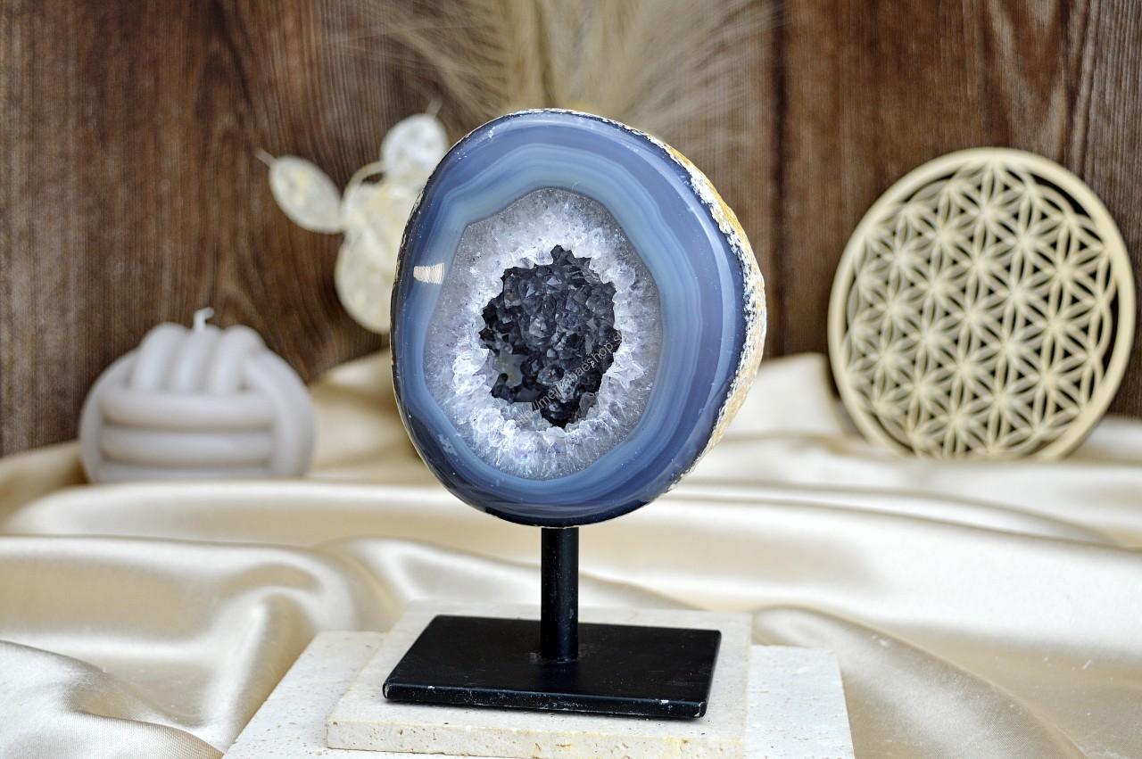 ACHATOVÁ Geóda na stojane #3 -1kg-Duchovný rast, Emocionálna úľava, Odvaha, Harmónia