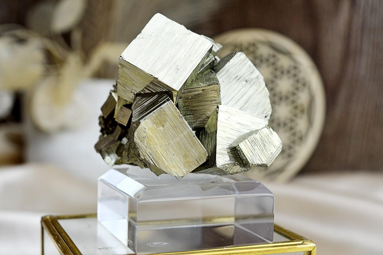 Drúza Hojnosti, Ochrany, Energie a Šťastia z PYRITU na sklenenom podstavci #4 Extra Kvalita – Obrázok 2