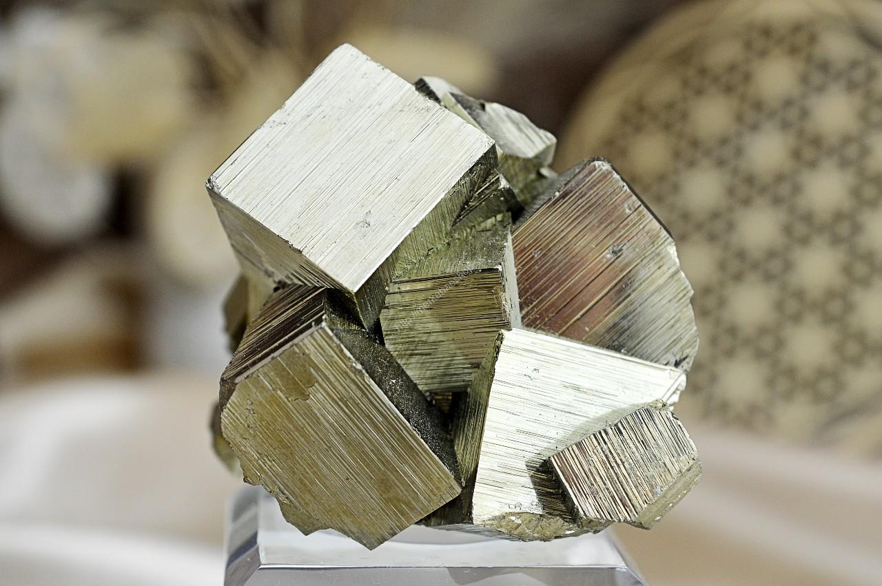 Drúza Hojnosti, Ochrany, Energie a Šťastia z PYRITU na sklenenom podstavci #4 Extra Kvalita