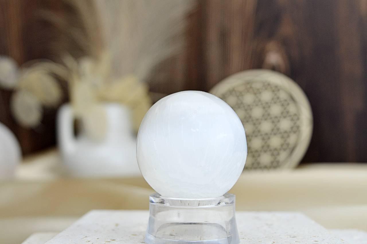 SELENITOVÁ Guľa jemných vibrácií – Harmonizácia priestoru #4cm