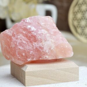 surový RUŽENÍN na drievku #3 – Bezpodmienečná Láska, Sebaláska, Odpustenie, Radosť, Srdcová Čakra