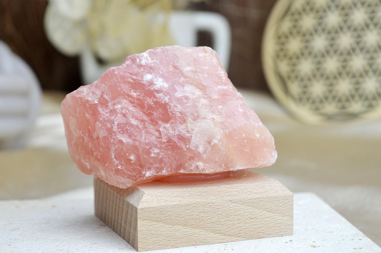 surový RUŽENÍN na drievku #3 – Bezpodmienečná Láska, Sebaláska, Odpustenie, Radosť, Srdcová Čakra