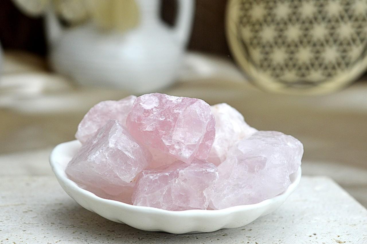 SurovýRUŽENÍN kamienky – Bezpodmienečná Láska, Sebaláska, Odpustenie, Radosť, Srdcová Čakra