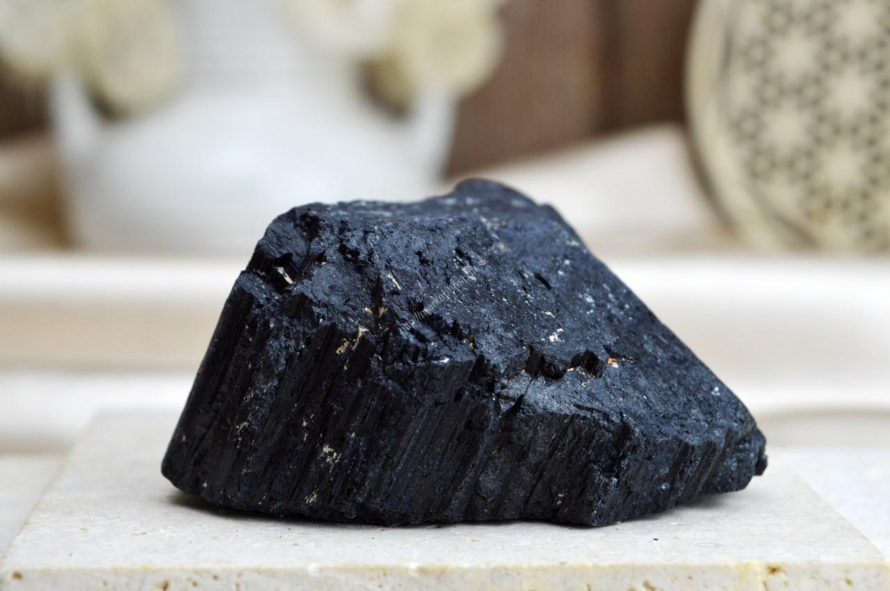 surový ČIERNY TURMALÍN/SKORYL #3 AAA Kvalita – Ochrana, Očista od toxickej energie, Zmierňuje stres a strach