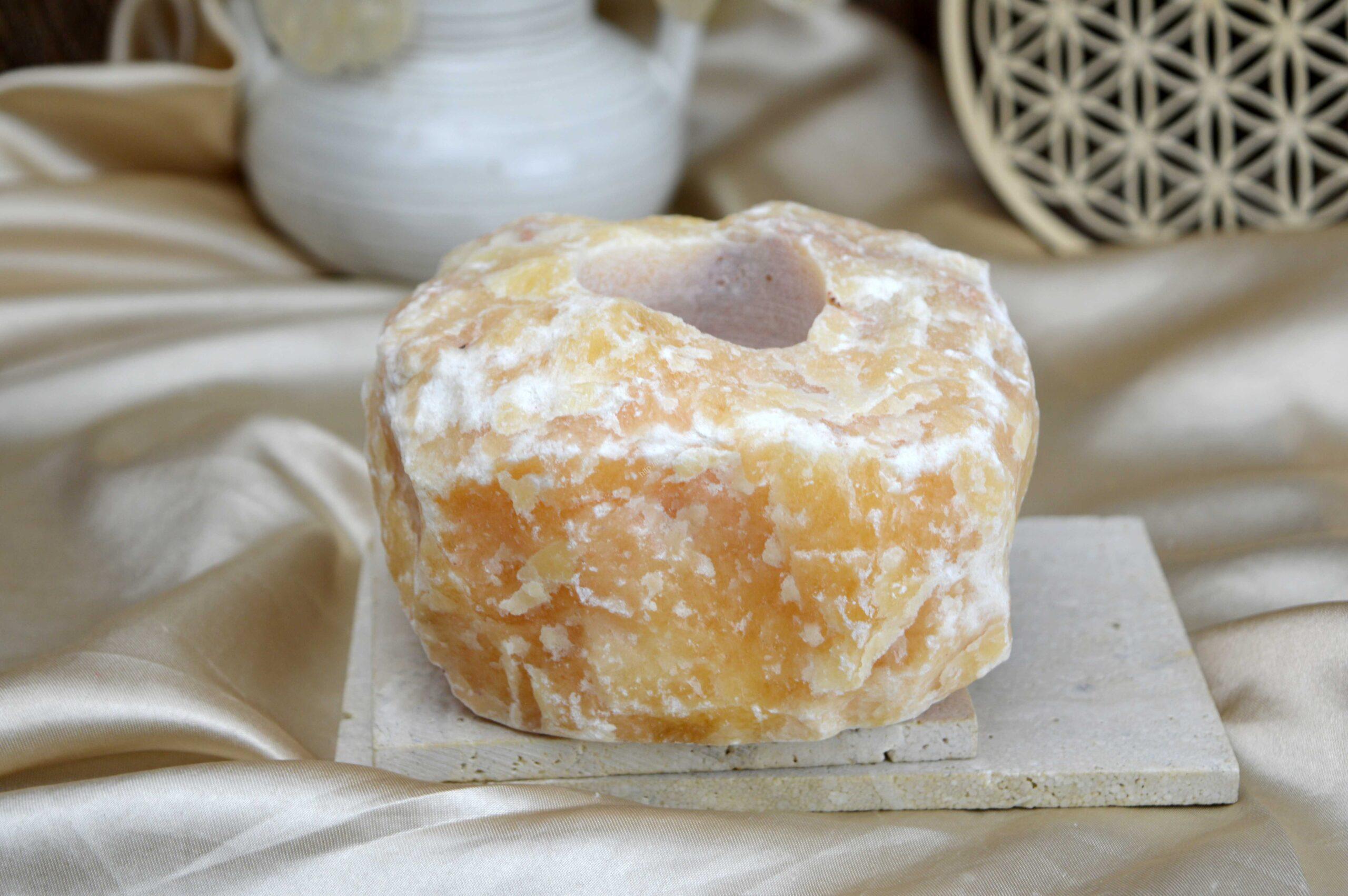 svietnik zo surového KALCITU Oranžového – Radosť, Sexualita, Kreativita, Energia, Vzťahy