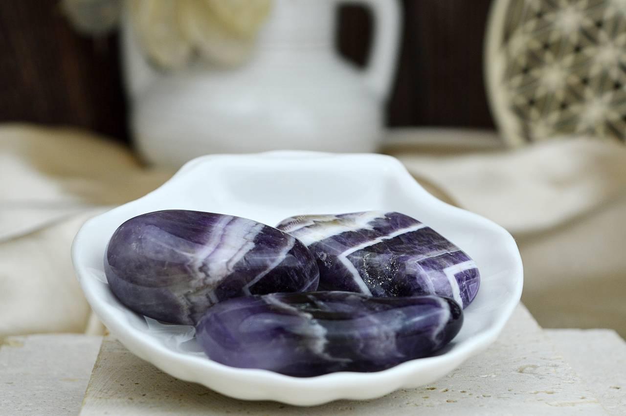 Kamienky AMETYST CHEVRON (Rovnováha protikladov, Meditácia, Premena, Uskutočnenie vízií)