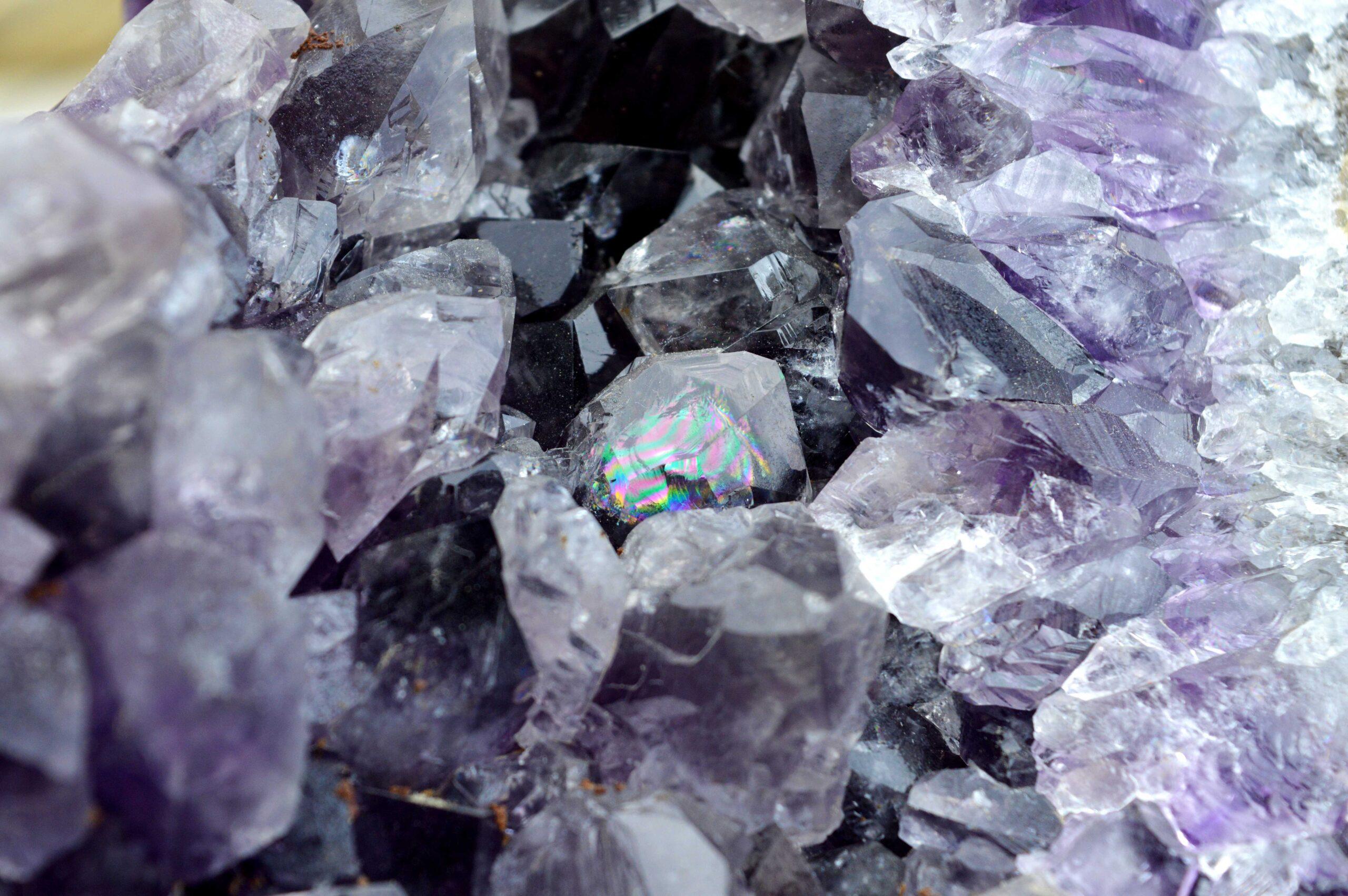 AMETYSTOVÁ drúza s dúhou #13- Božskosť, Intuícia, Rovnováha, pokojný Spánok-3 kg Extra kvalita Uruguay – Obrázok 2