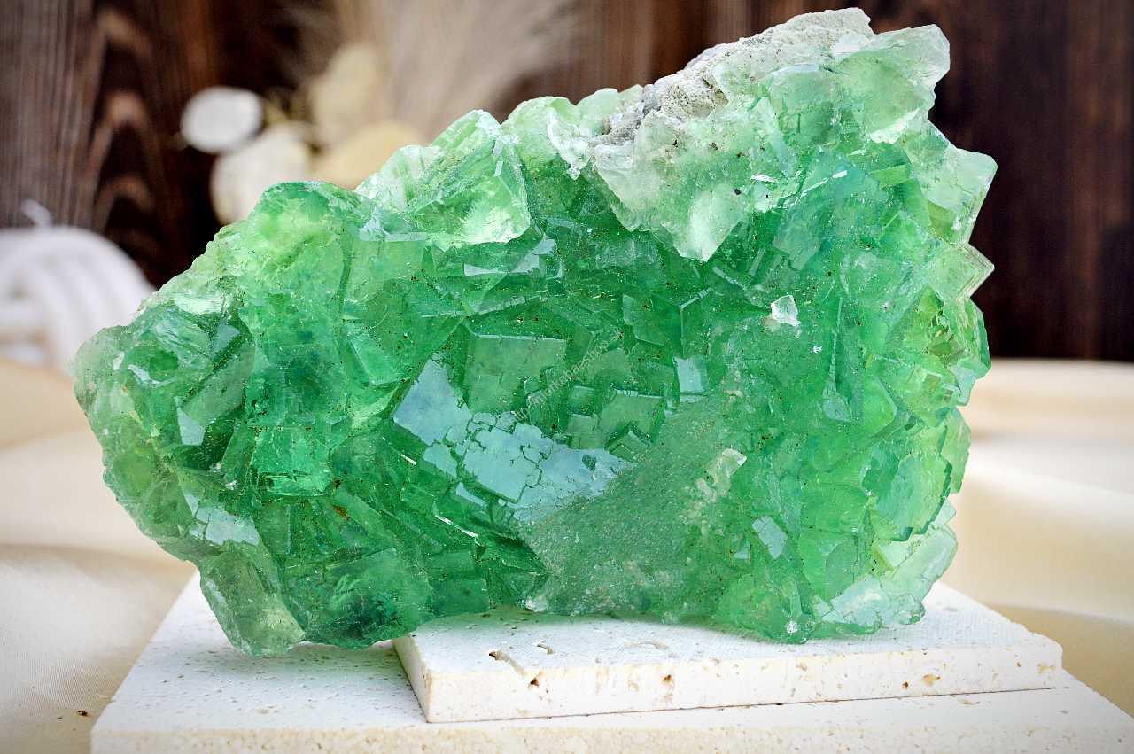 Drúza FLUORIT smaragdovo zelený AAAA Kvalita #1 - Sústredenie, Pamäť, Intuícia, Ochrana, Božskosť, Dosiahnutie cieľov – Obrázok 2