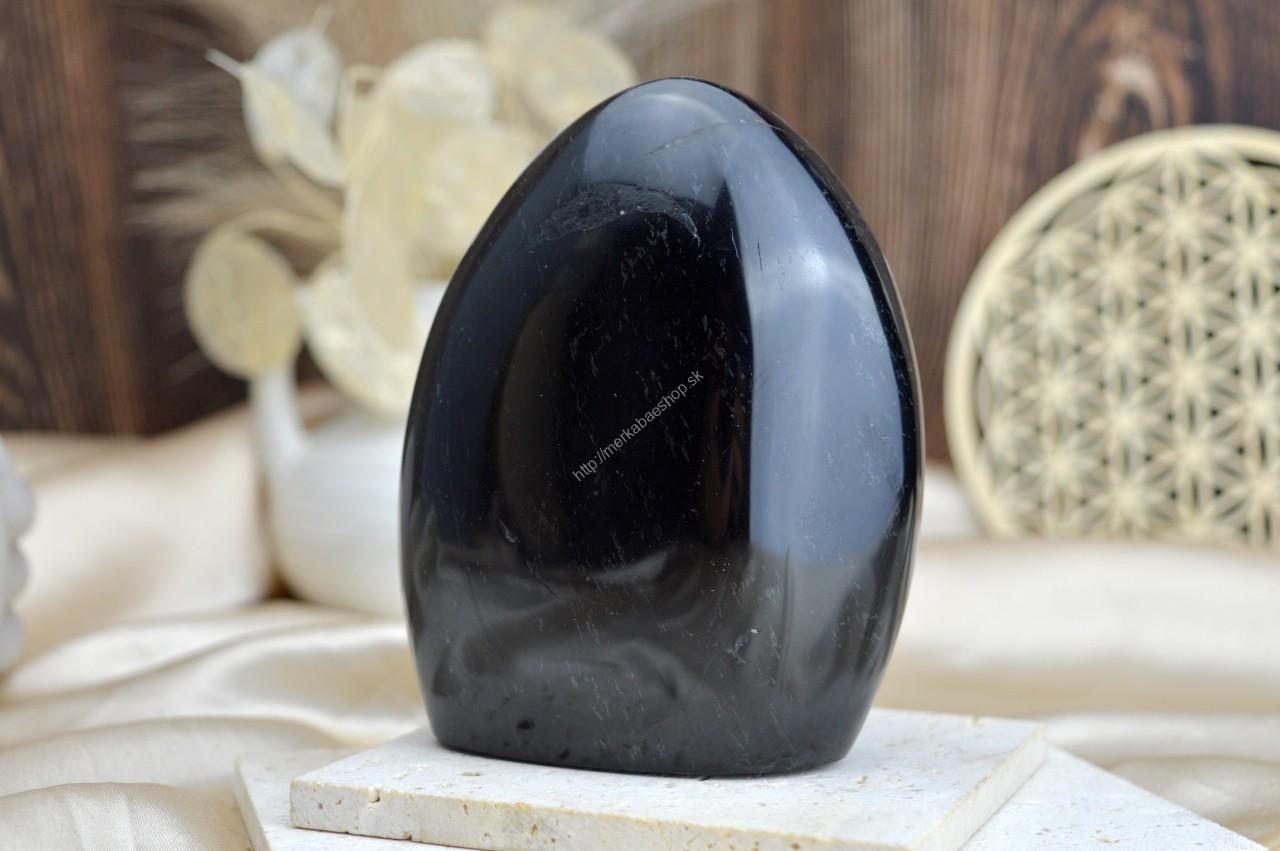 Free Form ČIERNY TURMALÍN/SKORYL #1 – Ochrana, Očista od toxickej energie, Zmierňuje stres a strach 0,9kg