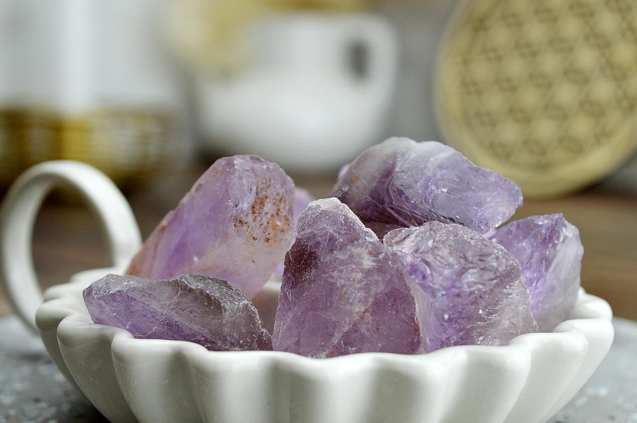 Surový AMETYST kamienky - Božskosť, Intuícia, Rovnováha, pokojný Spánok
