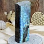 Free Form LABRADORIT -Totém #10 -Intuícia, Ochrana, Premena, Napredovanie, Prekonanie prekážok EXTRA KVALITA 1,72kg / 22 cm