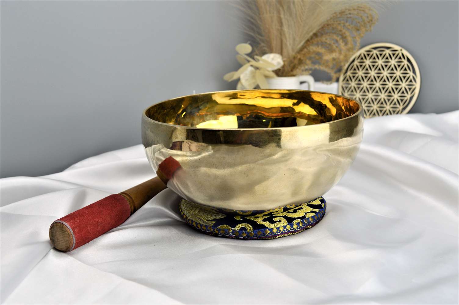 Ručne tepaná Tibetská miska -leštená 20cm 1,1 kg + gong a vankúšik
