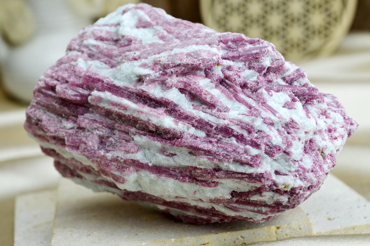 Surový RUBELIT/ČERVENÝ TURMALÍN #6 -0,8Kg- EXTRA KVALITA – Hlboké liečenie, Šťastie, Láska, Podpora Libida