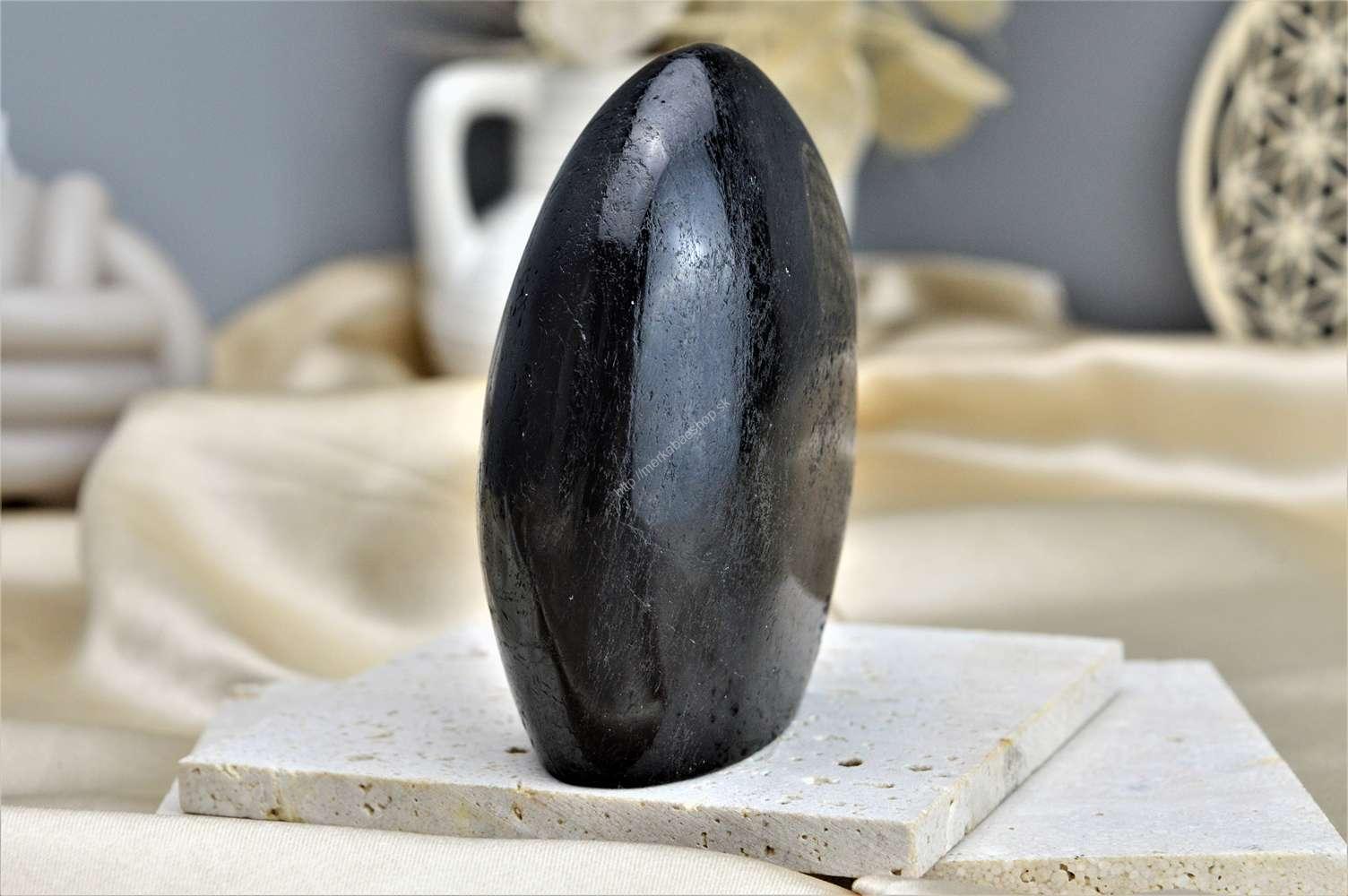 Free Form ČIERNY TURMALÍN/SKORYL #2 – Ochrana, Očista od toxickej energie, Zmierňuje stres a strach