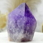 AMETYSTOVÝ surový hrot Božskej Energie a Mieru s Dúhou 1 Extra Kvalita