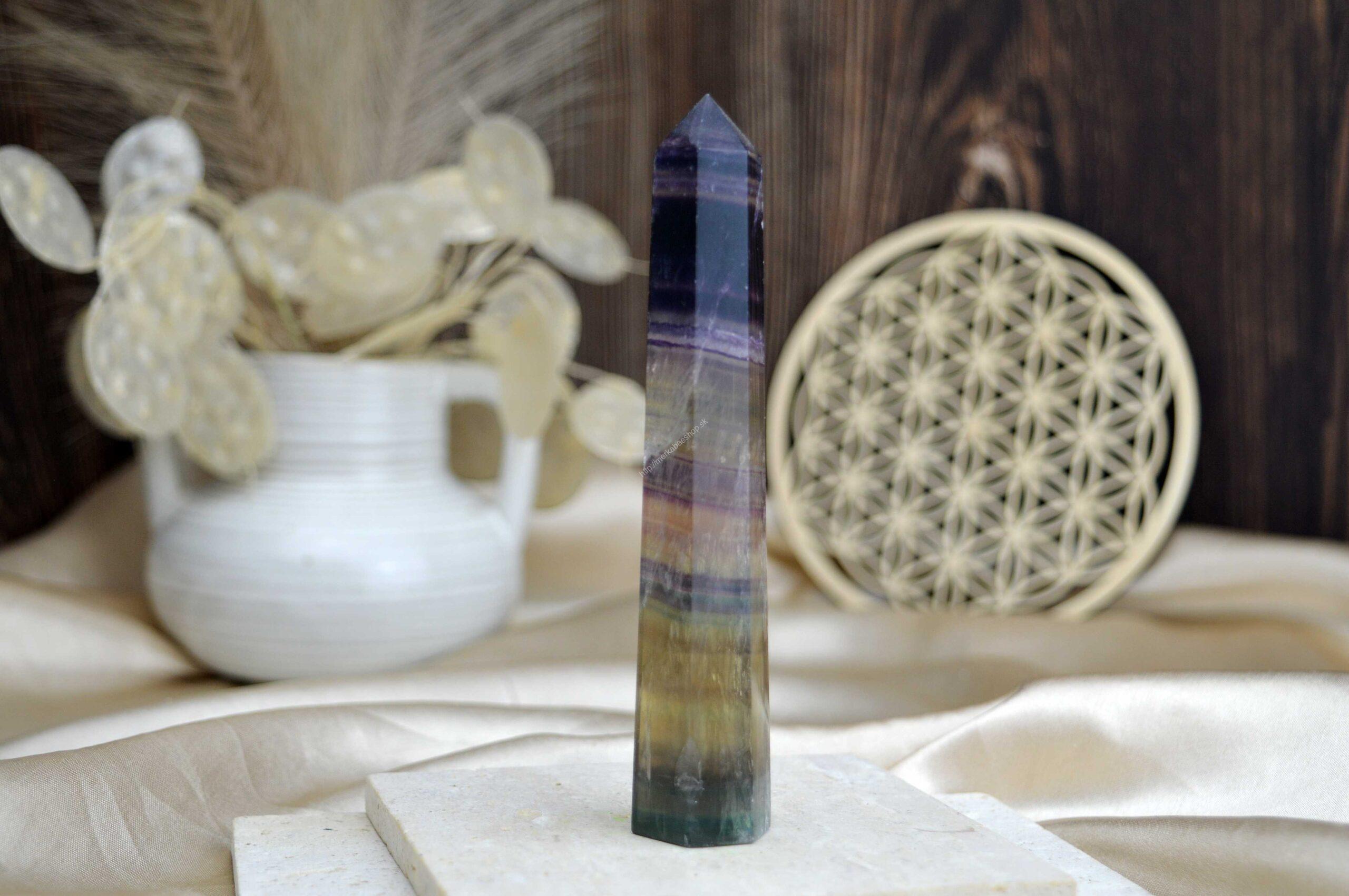 Generátor /obelisk z FLUORITU Dúhového #2 - Jasná myseľ, Sústredenie, Božskosť, Uvoľnenie napätia