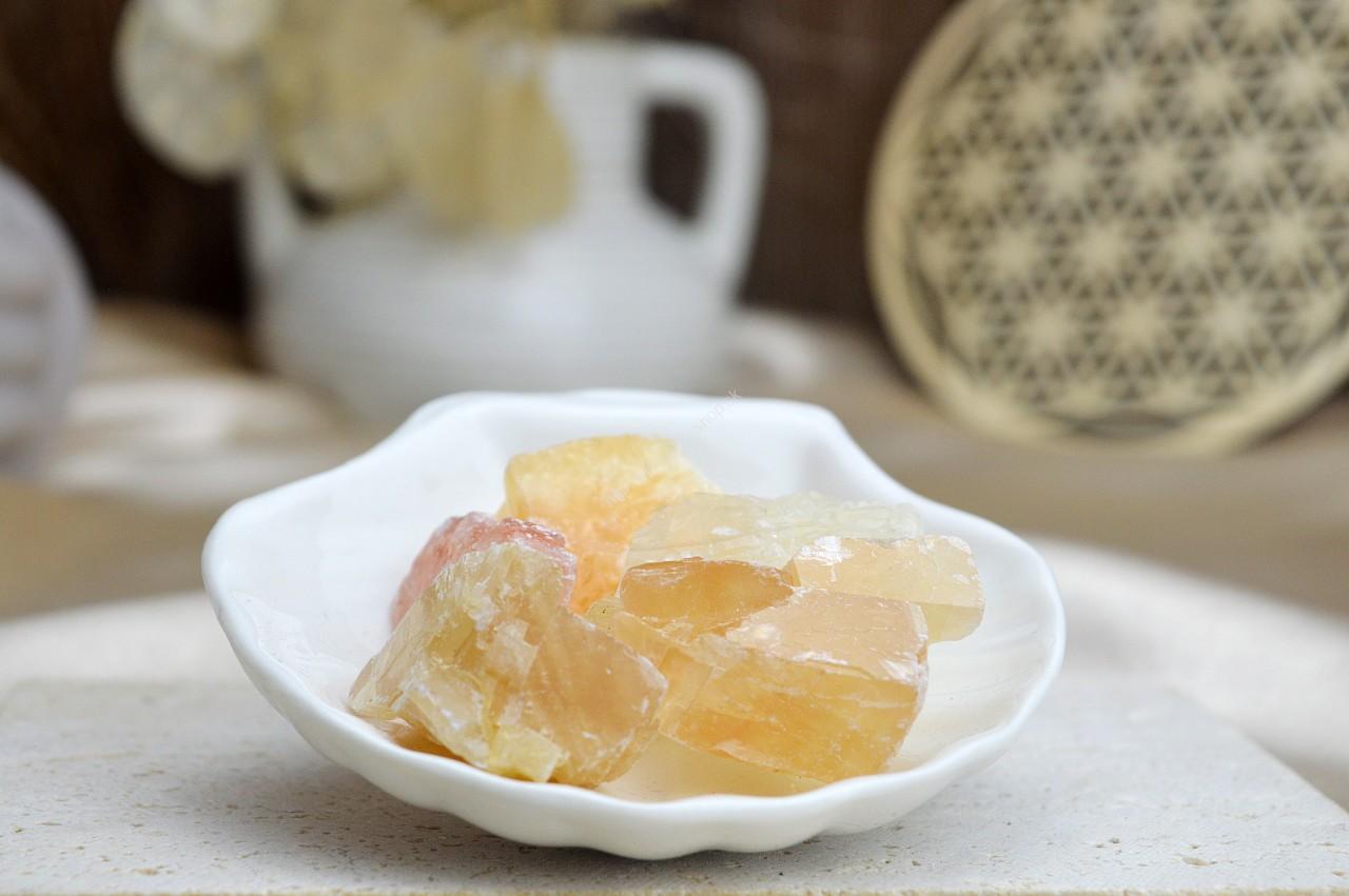 Surový KALCIT medový kamienky – Sebaistota, Odvaha, Očista, Anjeli, Radosť