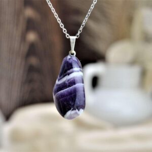 prívesok Ametyst Chevron na kožke