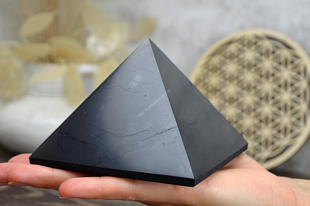 ŠUNGITOVÁ Pyramída 10x10cm 0,7kg - Harmonizácia Geopatogénnych zón a Elektrosmogu, Ochrana, Energia