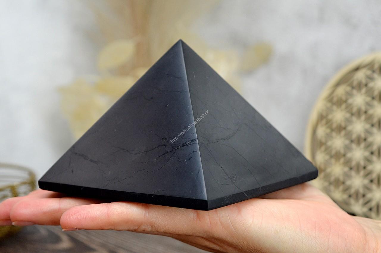 ŠUNGITOVÁ Pyramída 10x10cm 0,7kg - Harmonizácia Geopatogénnych zón a Elektrosmogu, Ochrana, Energia