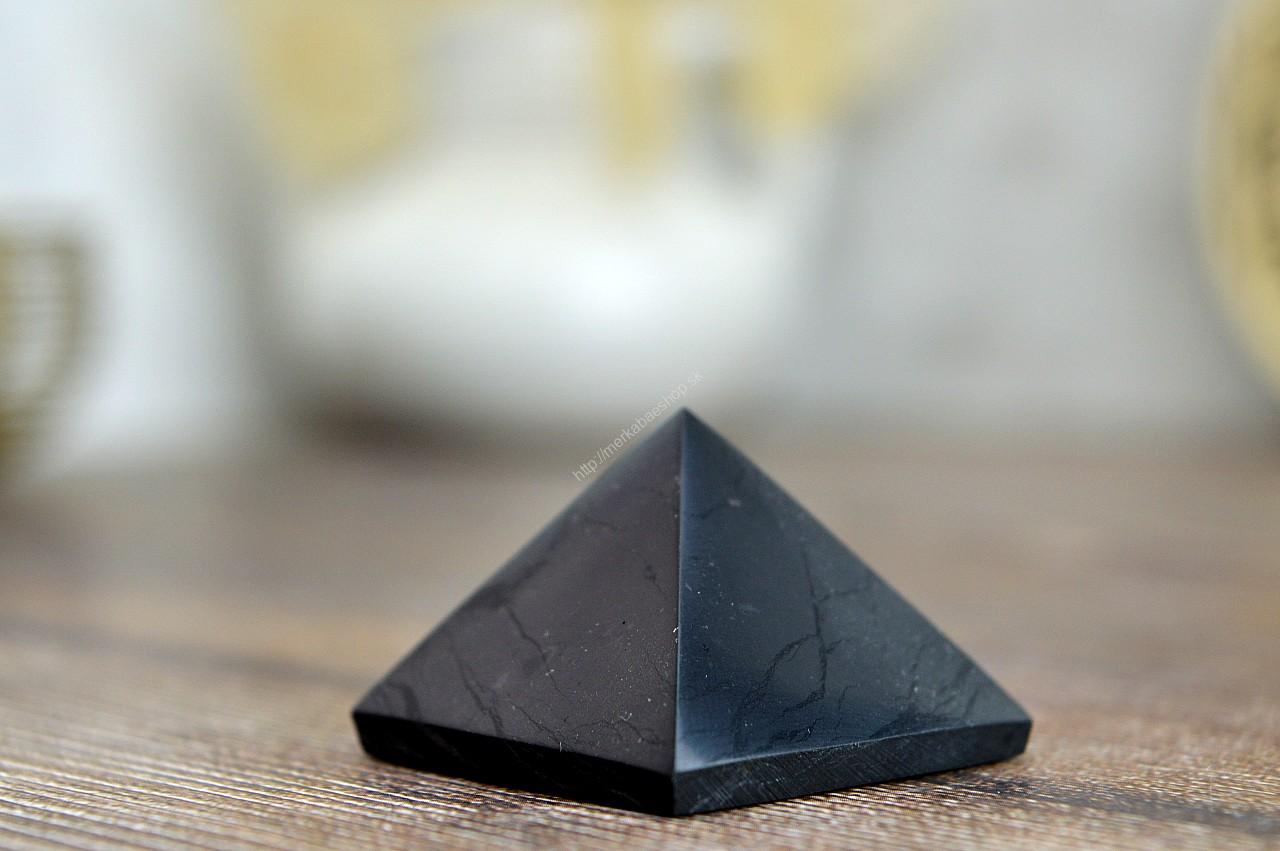 ŠUNGITOVÁ Pyramída 3x3cm - Harmonizácia Geopatogénnych zón a Elektrosmogu, Ochrana, Energia