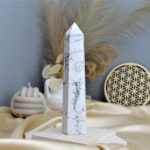 Generátor / obelisk relaxácie Magnezit/Howlit 0,5 kg