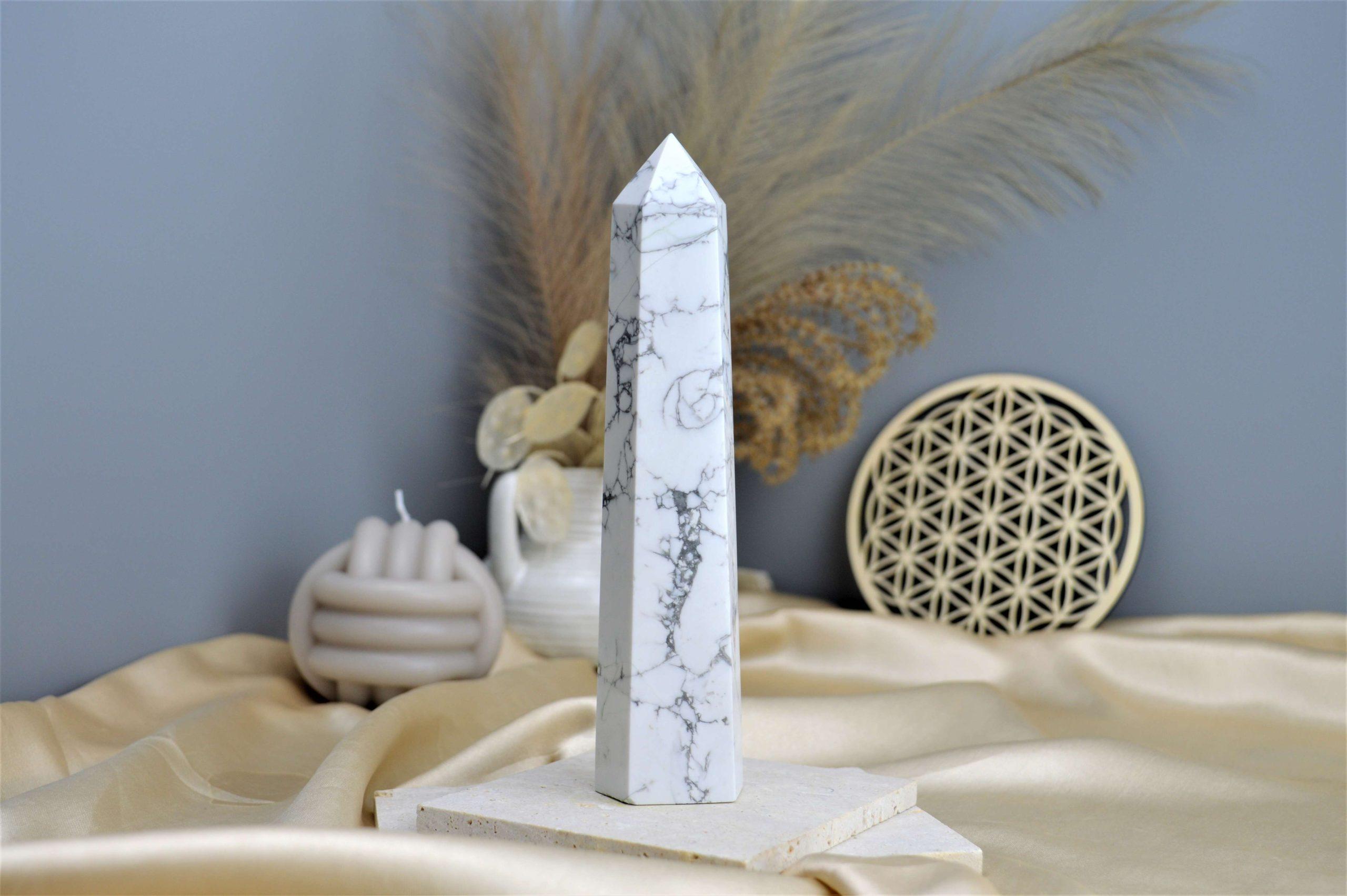 Generátor / obelisk relaxácie Magnezit/Howlit 0,5 kg