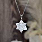 Prívesok MERKABA KRIŠTÁĽ ČÍRA #VEĽKÁ + kožka - Ochrana, Svetlo na Zemi, Majster liečiteľ, Manifestovanie, Sila, Energia