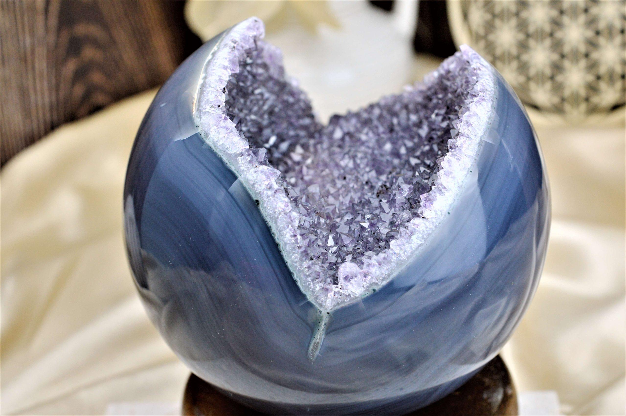 Guľa/geóda Duchovného rastu, Rovnováhy a Božskosti AMETYST v ACHÁTE 1,64kg AAA Kvalita – Obrázok 2