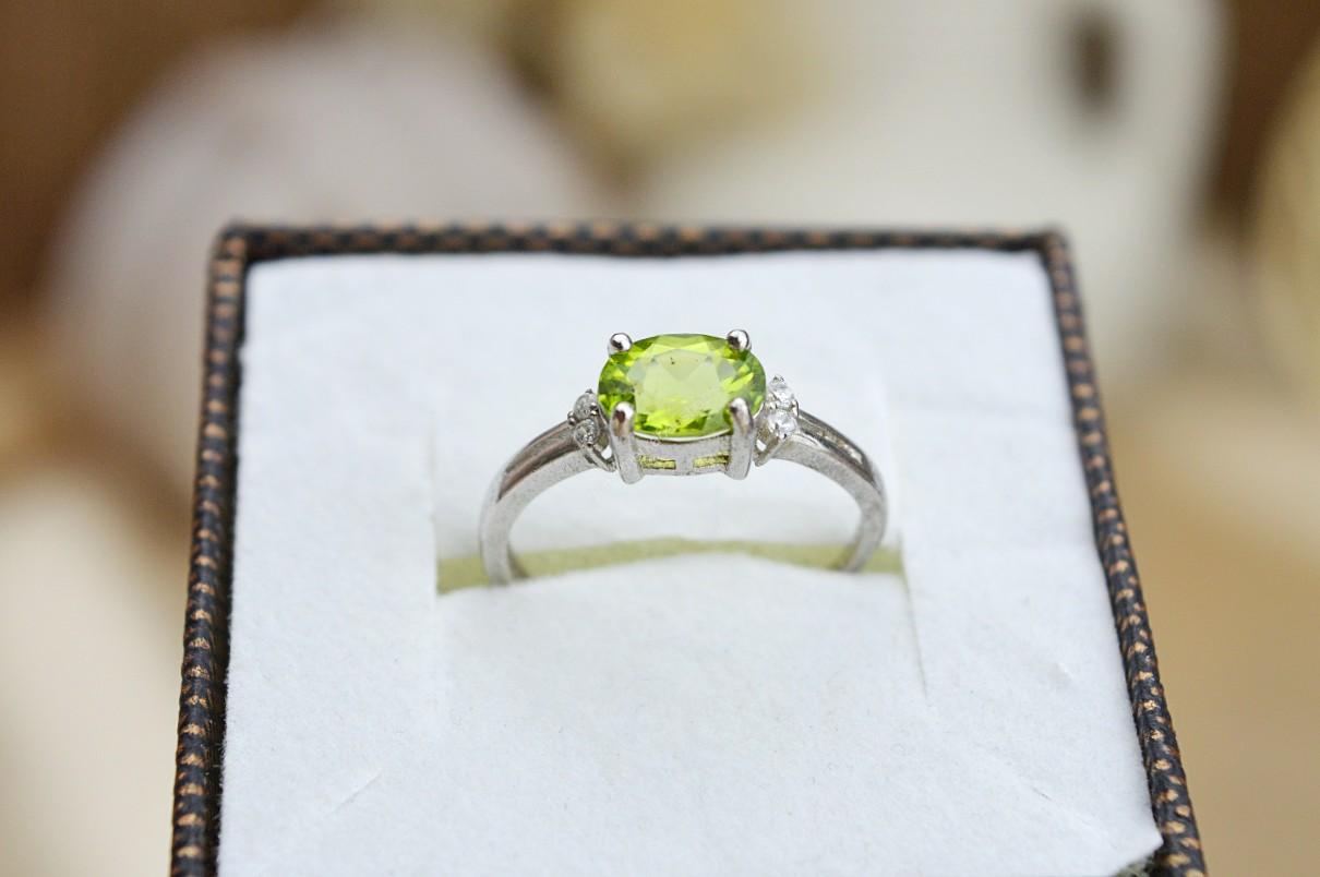 Strieborný prsteň OLIVÍN/PERIDOT #2 - Láska, Prosperita, Zdravie, Radosť, Otvorenie Srdca