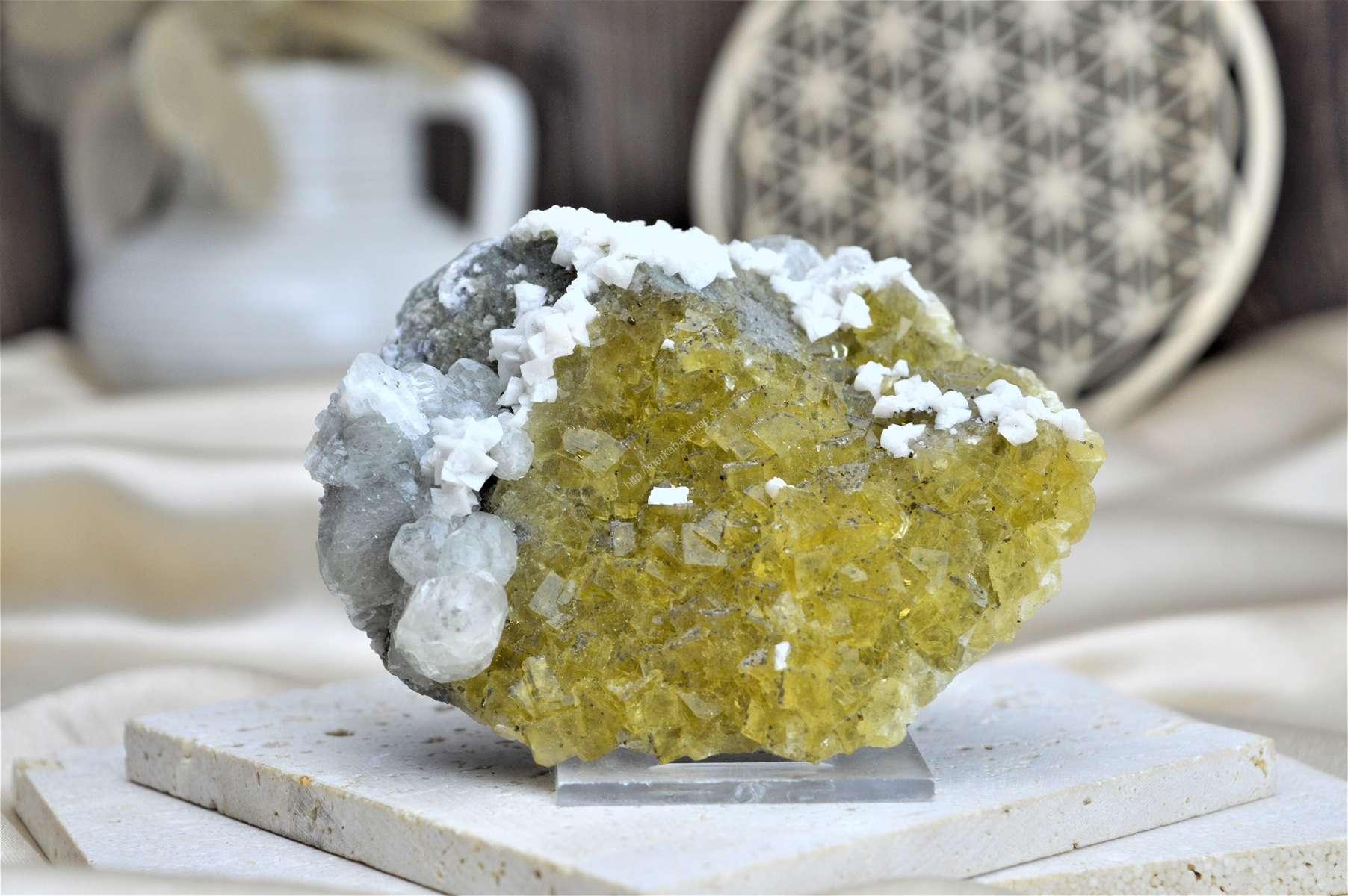 Zbierková drúza -dokonalá súhra - FLUORIT ŽLTÝ s APOFYLITOM a KALCITOM #2