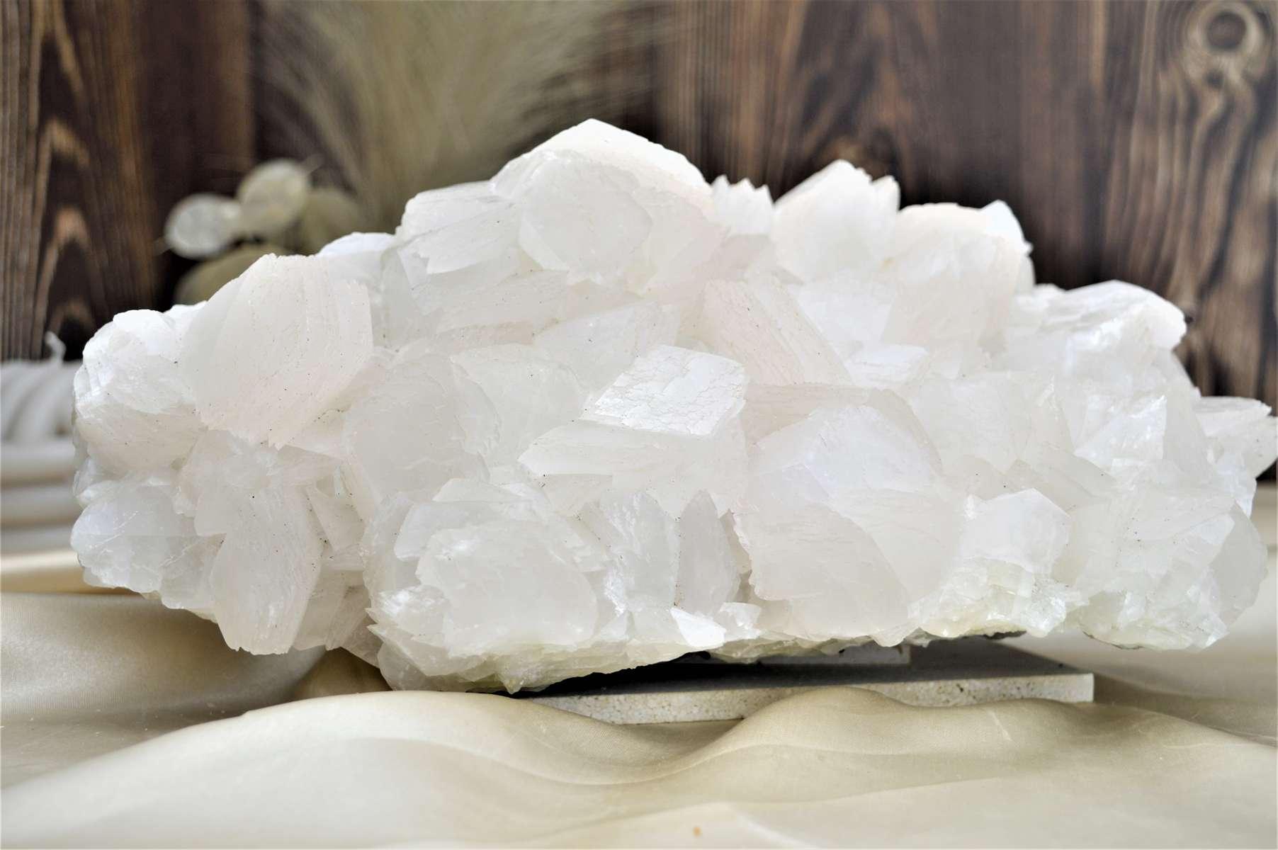 Drúza MANGANOKALCIT s HEMATITOM 4,75kg - Láska, Ochrana, Uzemnenie, Liečenie zranenej Duše