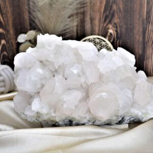 Drúza MANGANOKALCIT s HEMATITOM 4,75kg - Láska, Ochrana, Uzemnenie, Liečenie zranenej Duše