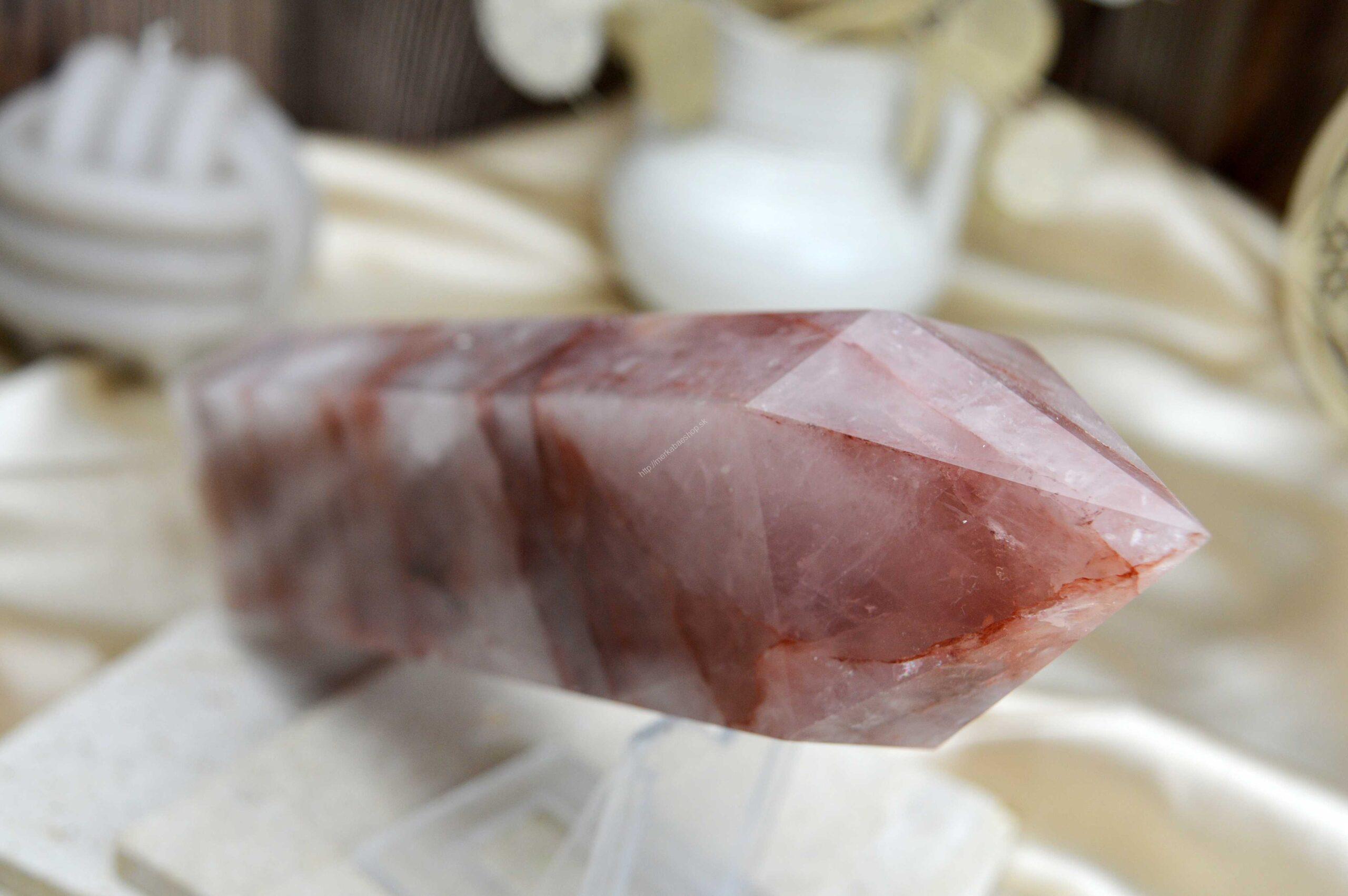 Generátor/obelisk Životnej Energie KRIŠTÁĽ S HEMATITOM / TANGERIT- 0,83kg, 20cm – Obrázok 2