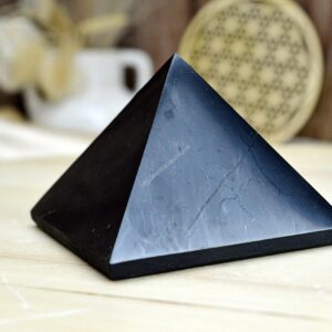 Šungitová Pyramída 7x7cm