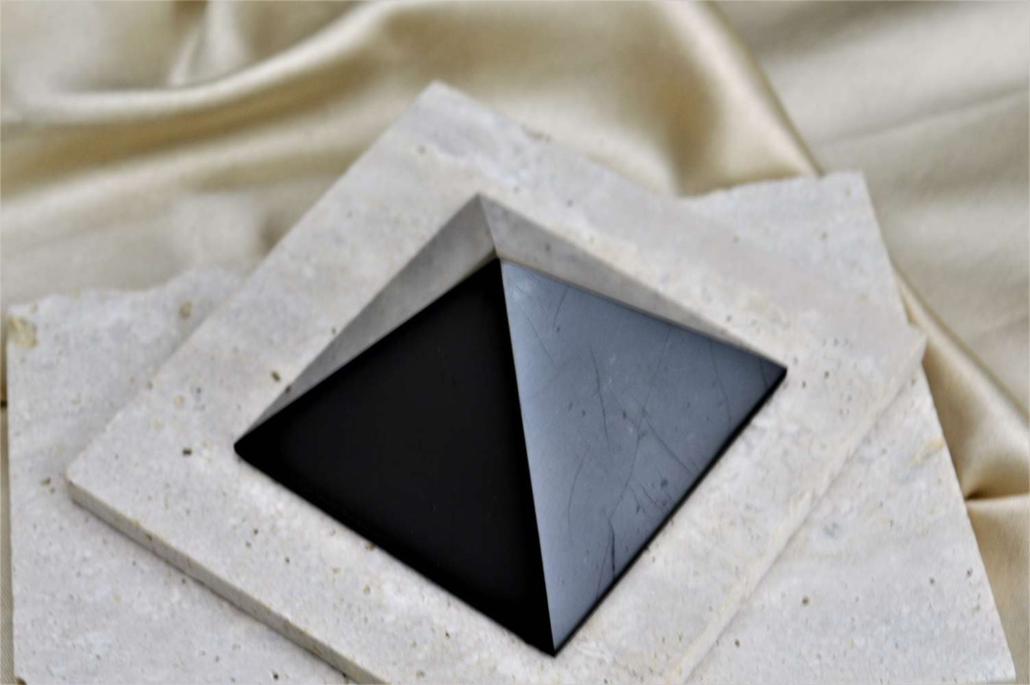Šungitová Pyramída 6 x 6cm