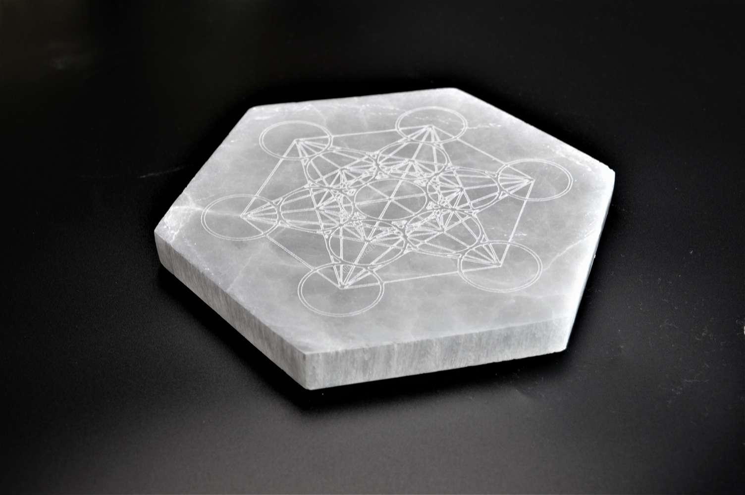 Selenitová podložka s posvätnou geometriou Metatronov Hexagon – Obrázok 4