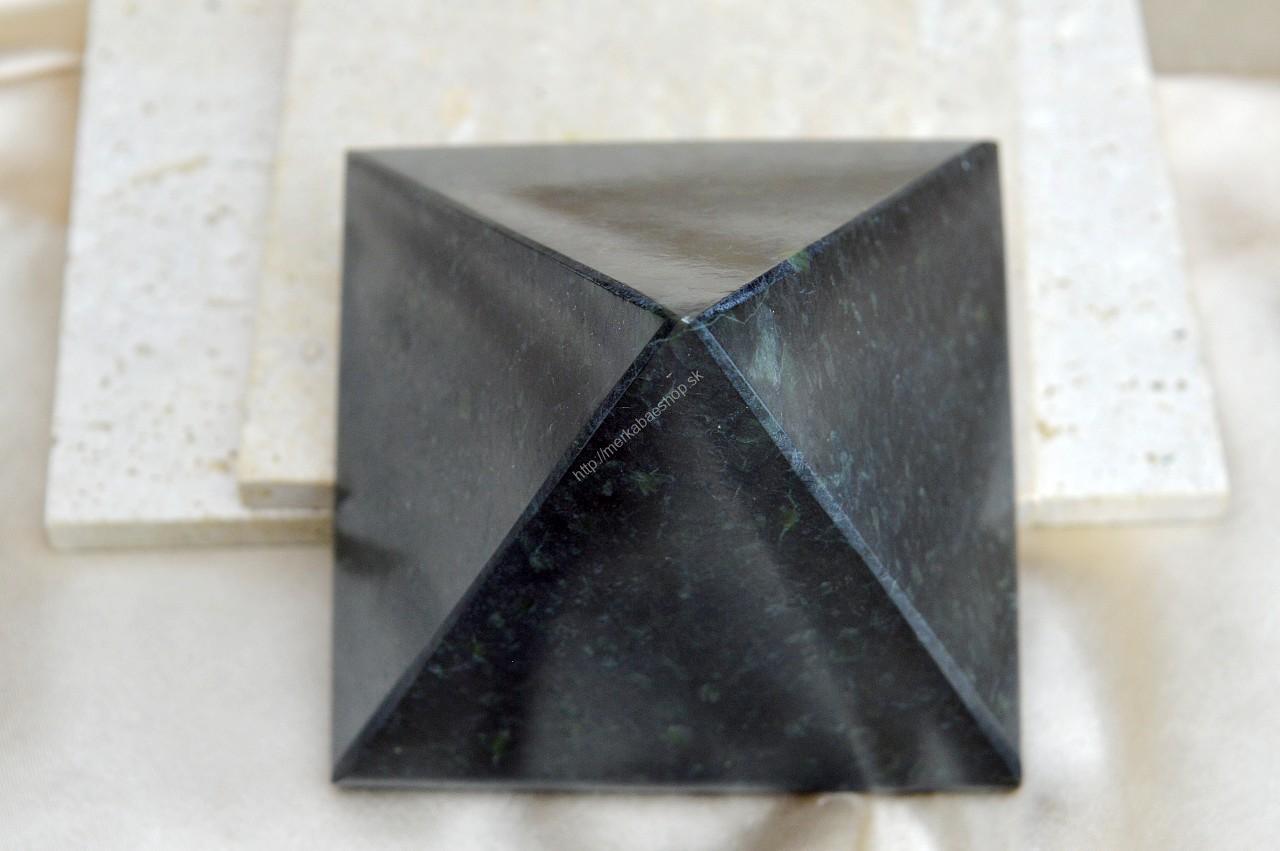 Pyramída Šťastia, Zdravia, Očisty, Lásky a Kundalíny energie SERPENTÍN- NEFRIT #1 (8x8cm) – Obrázok 3