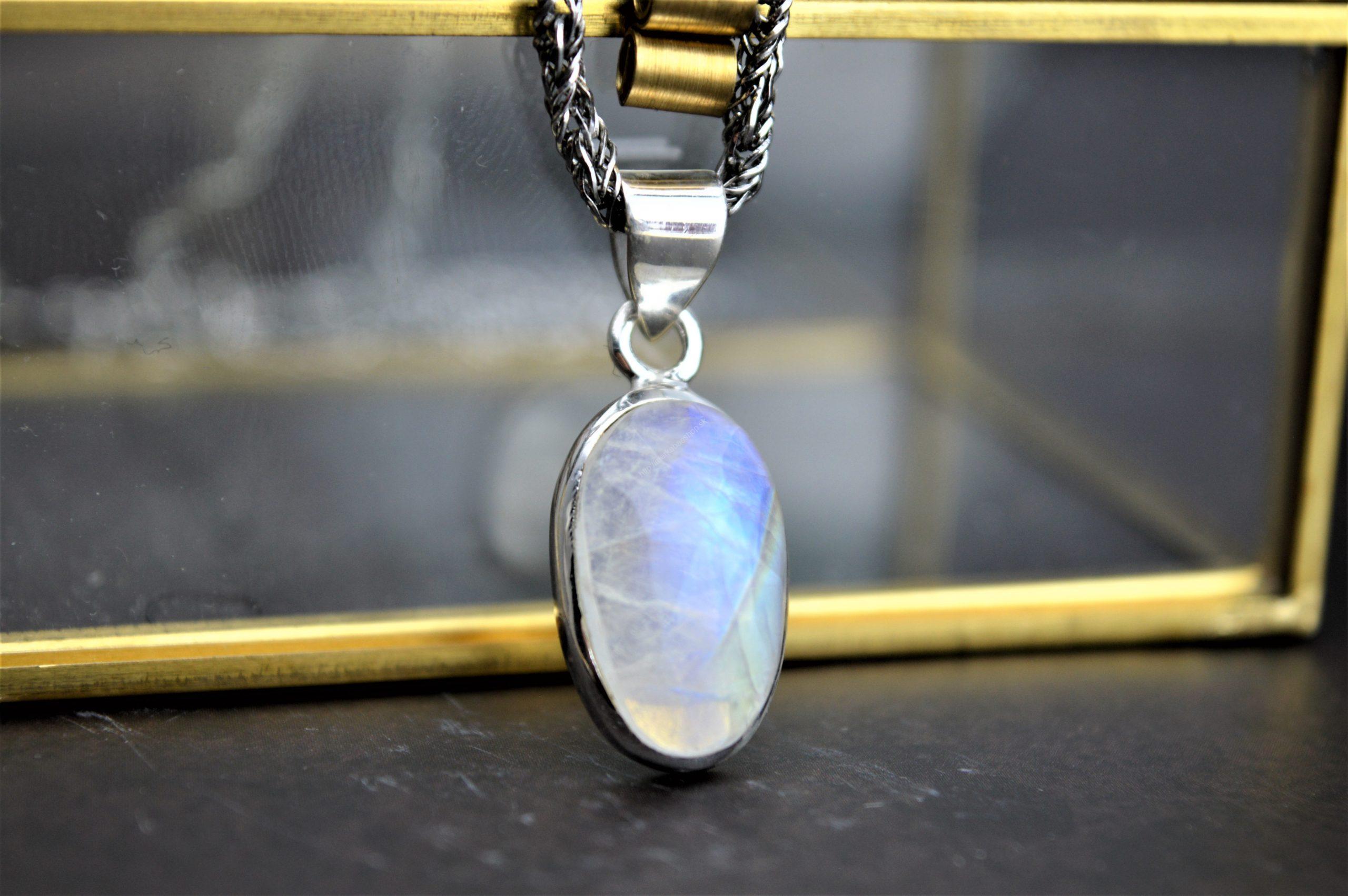 Strieborný prívesok Dúhový MESAČNÝ KAMEŇ #1- Nové začiatky, Rovnováha, Božské spojenie, Úľava od PMS