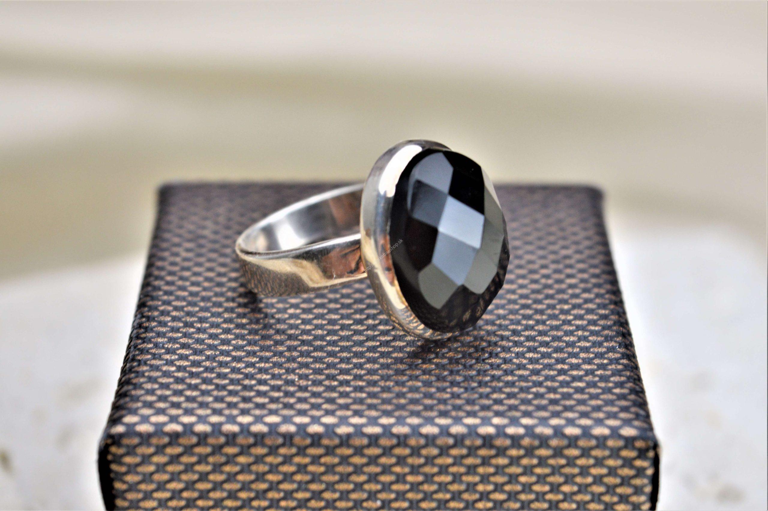 Strieborný prsteň ČIERNX ÓNYX fazetovaný- Ochrana, Harmónia, Osobná Sila, Pokora, Rozpúšťa Blokády – Obrázok 3