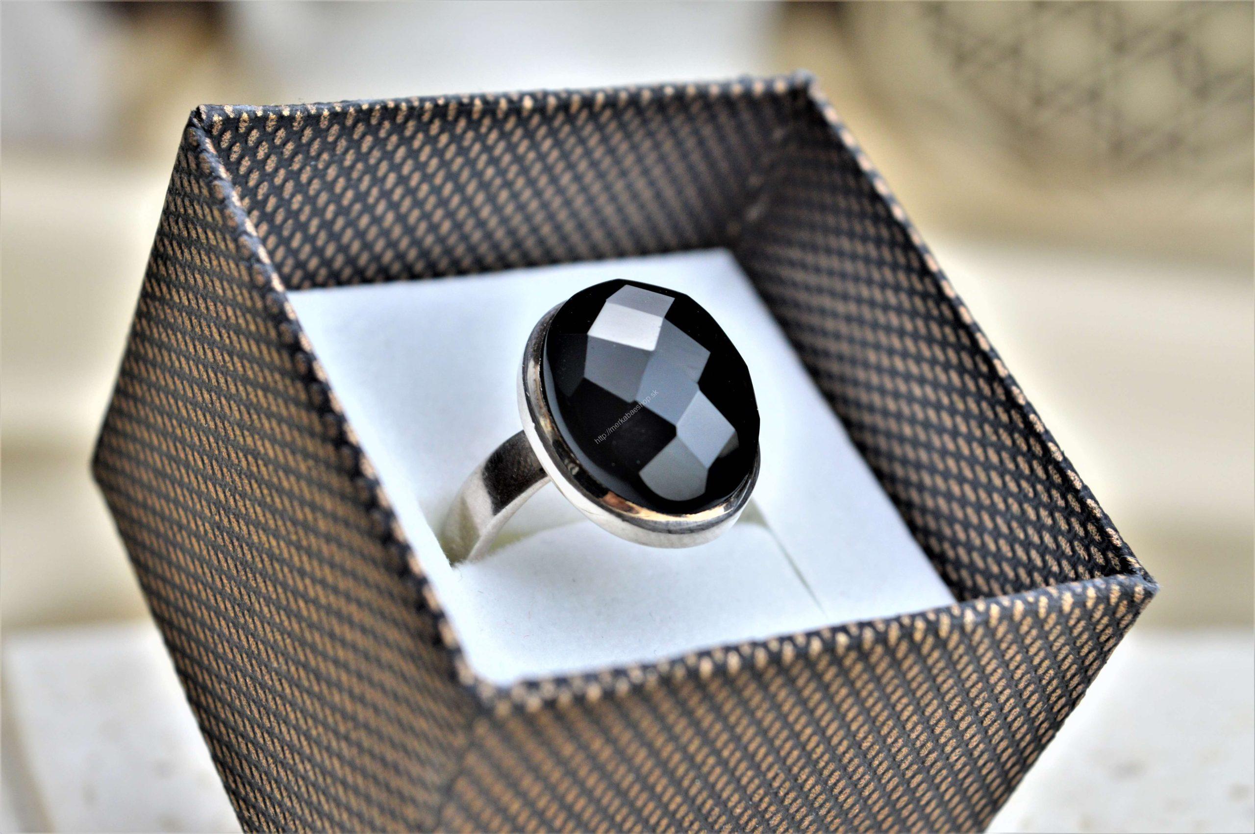 Strieborný prsteň ČIERNX ÓNYX fazetovaný- Ochrana, Harmónia, Osobná Sila, Pokora, Rozpúšťa Blokády