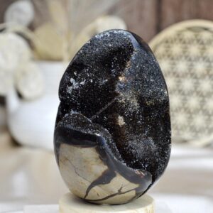 Geóda dračie vajce SEPTÁRIA #1 Odvaha, Sebaistota, Hojnosť, Ochrana, Premena, Uzemnenie, Solar plexus