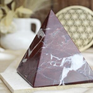 Pyramída Koncentrácie, Lásky a Očisty RED/ ČERVENÝ ÓNYX#1 10 x 10cm- 1kg