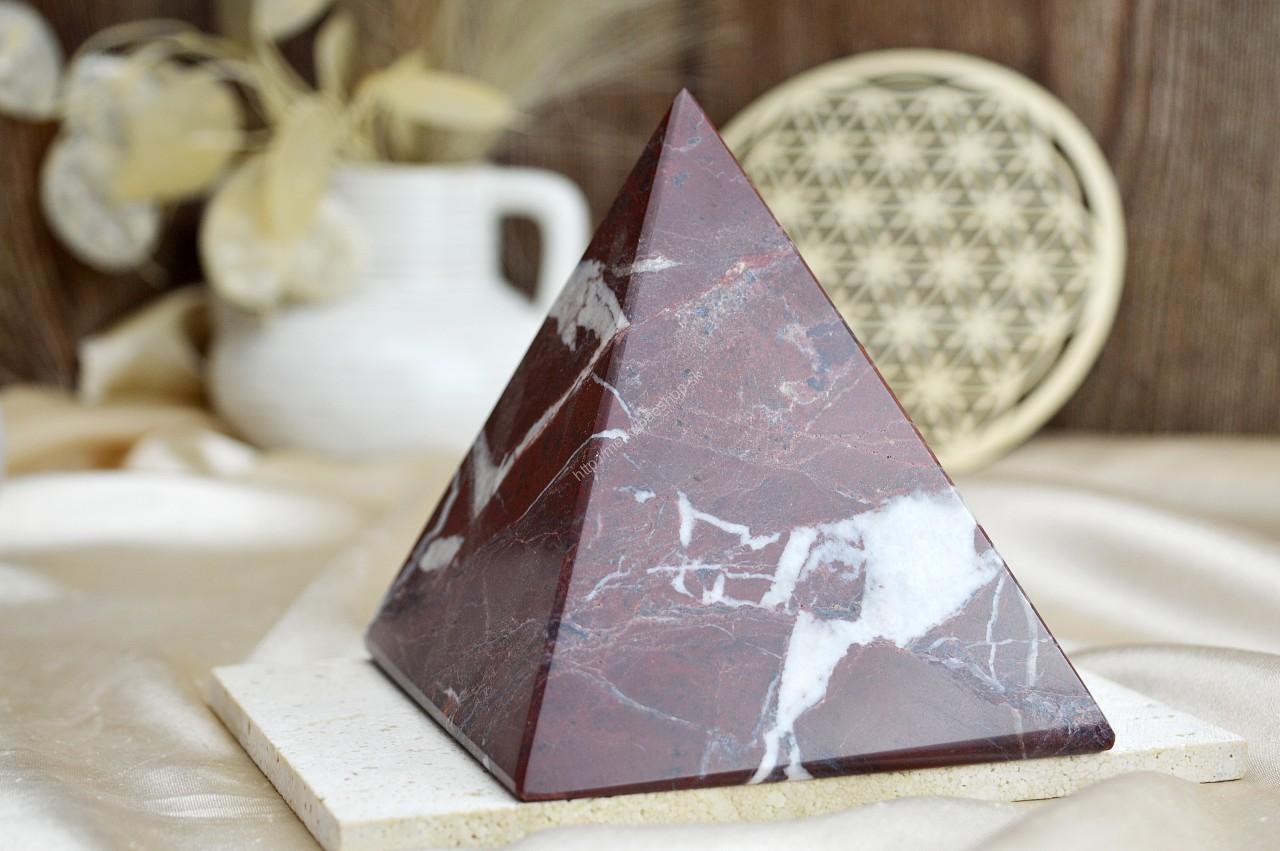 Pyramída Koncentrácie, Lásky a Očisty RED/ ČERVENÝ ÓNYX#1 10 x 10cm- 1kg