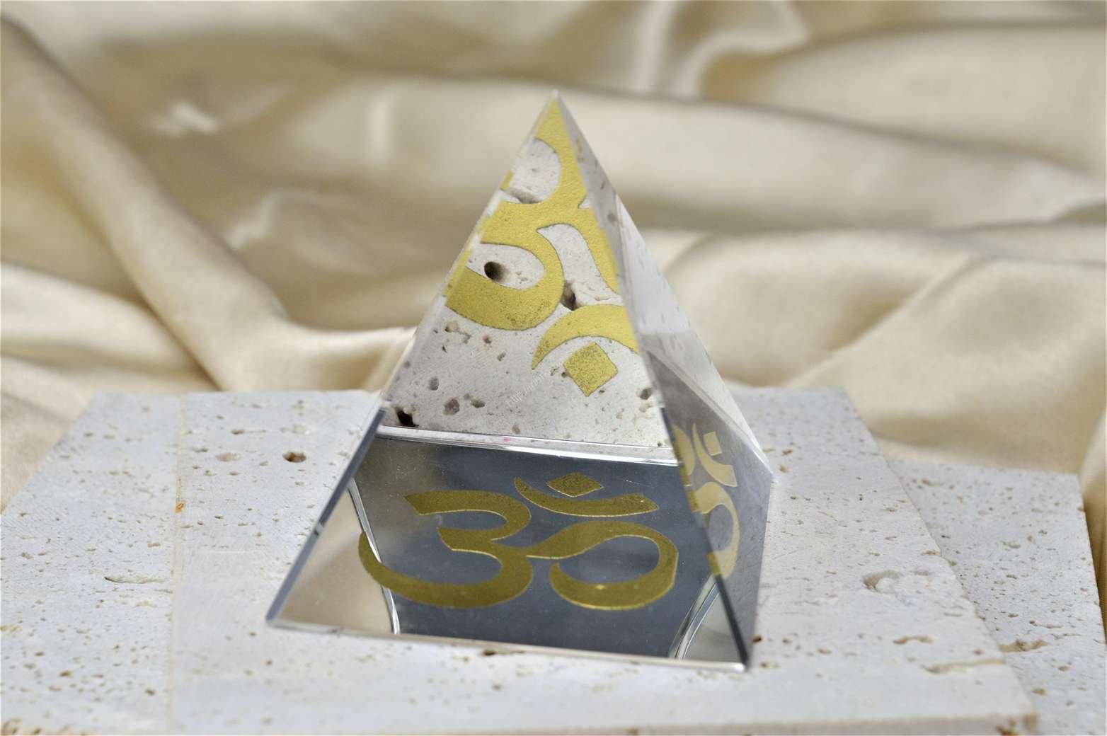 Pyramída ÓM sklenená