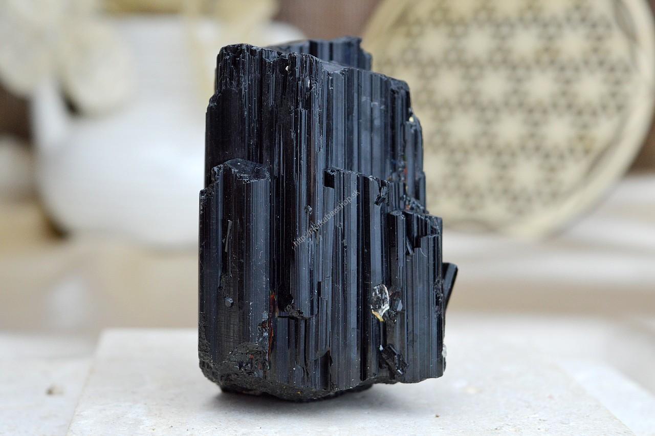 surový ČIERNY TURMALÍN /SKORYL #10 AAA Kvalita – Ochrana, Očista od toxickej energie, Zmierňuje stres a strach