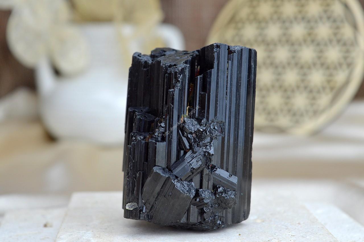 surový ČIERNY TURMALÍN /SKORYL #10 AAA Kvalita – Ochrana, Očista od toxickej energie, Zmierňuje stres a strach