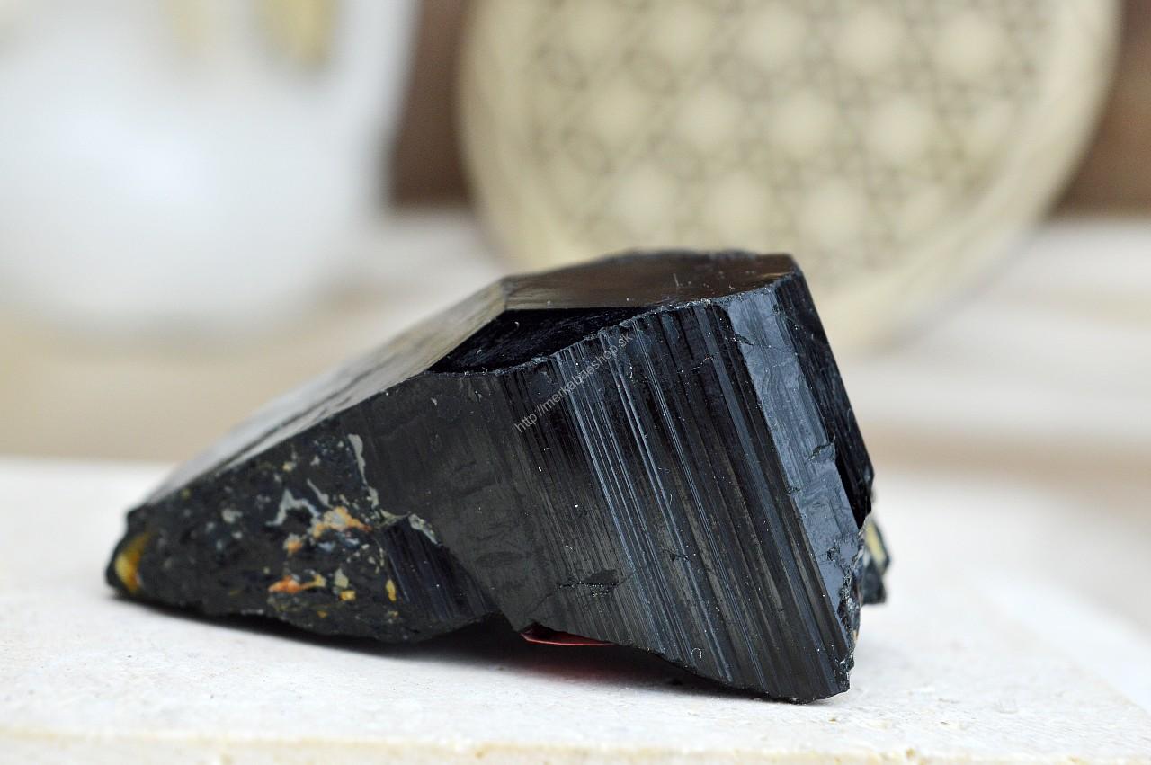 surový ČIERNY TURMALÍN/SKORYL #2 AAA Kvalita – Ochrana, Očista od toxickej energie, Zmierňuje stres a strach