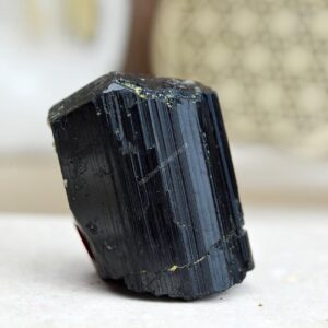 surový ČIERNY TURMALÍN /SKORYL #7 AAA Kvalita– Ochrana, Očista od toxickej energie, Zmierňuje stres a strach